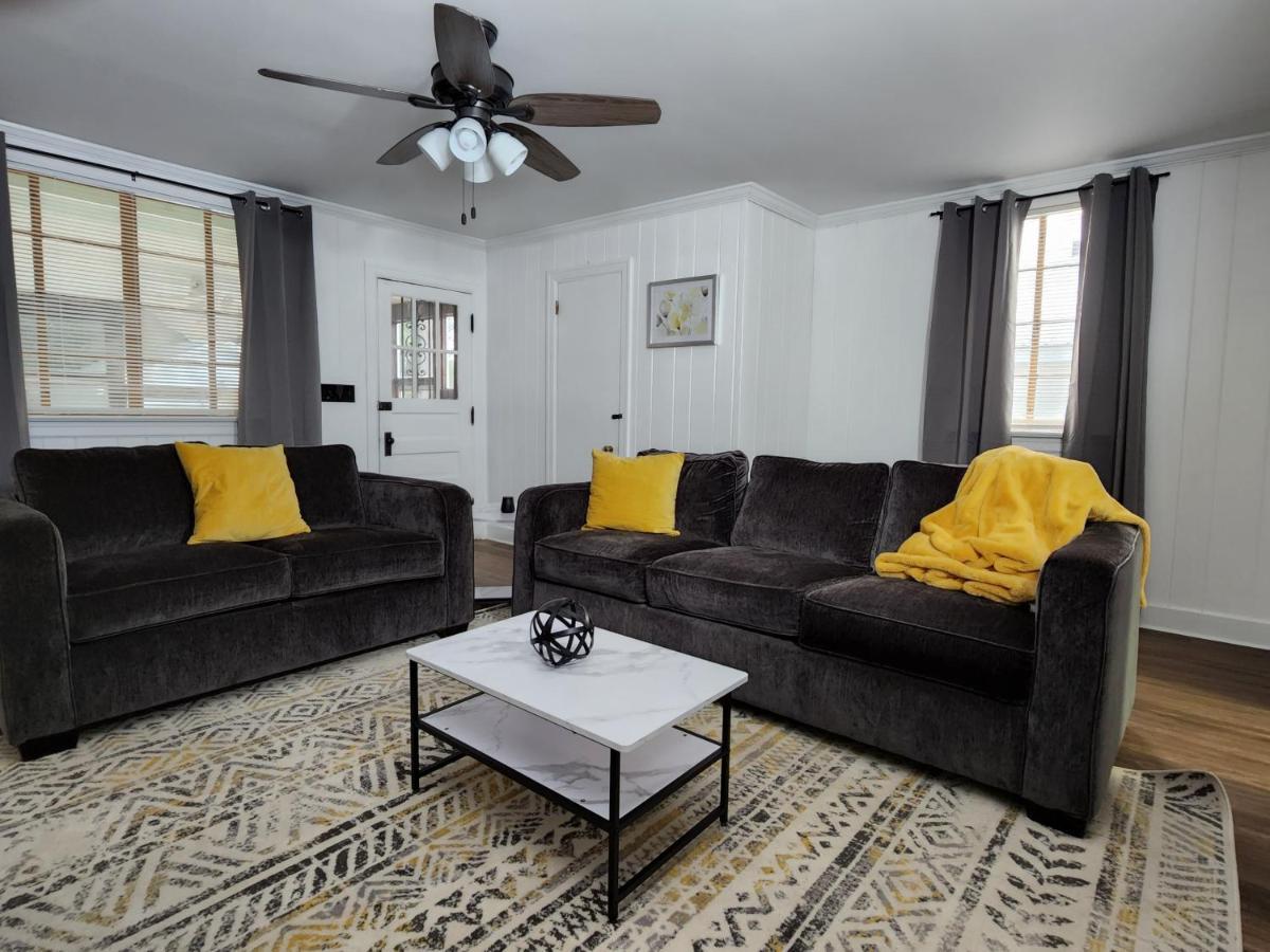 Spacious Centrally Located 3 Bed 2 Bath - Sleeps 8 Montgomery Exterior photo