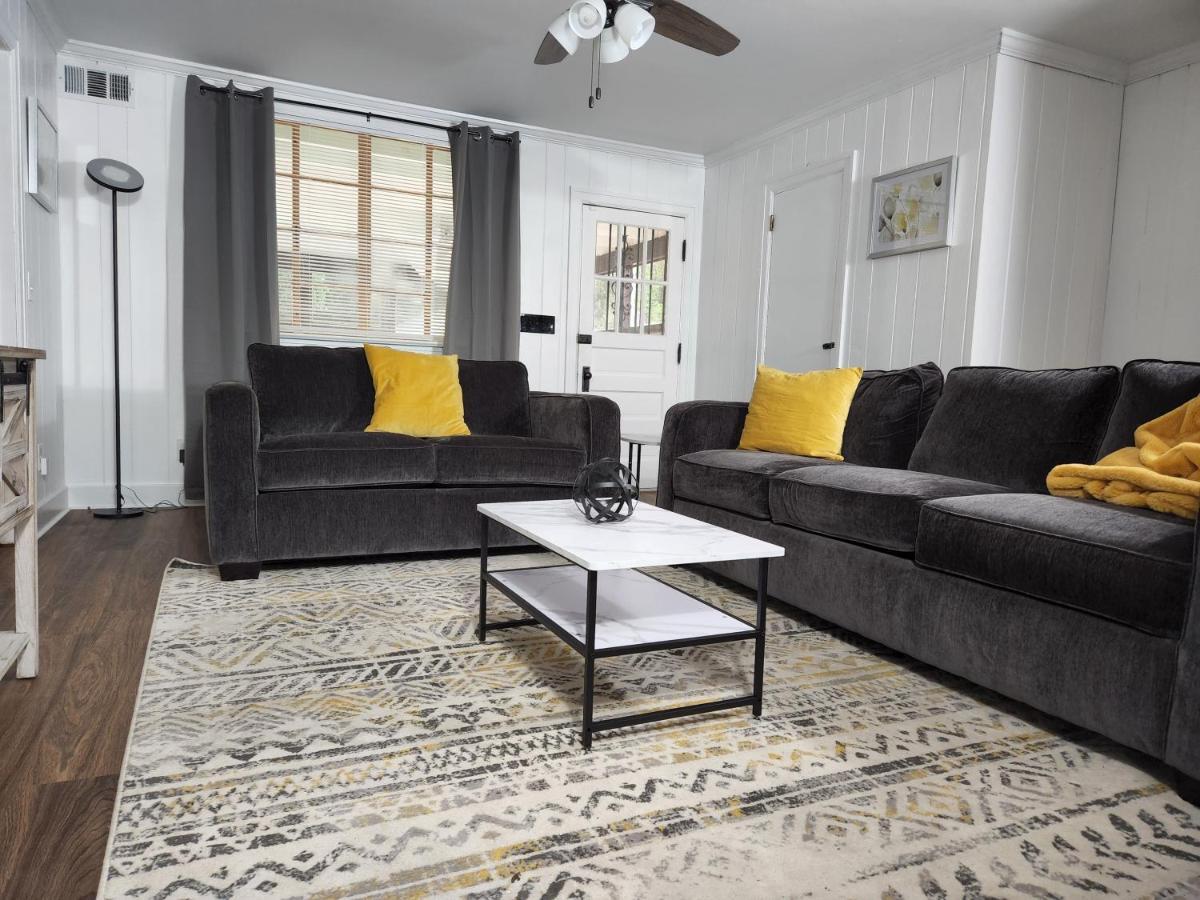 Spacious Centrally Located 3 Bed 2 Bath - Sleeps 8 Montgomery Exterior photo